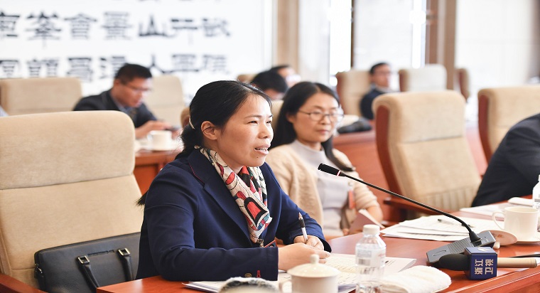 周慧代表全國兩會風(fēng)采錄